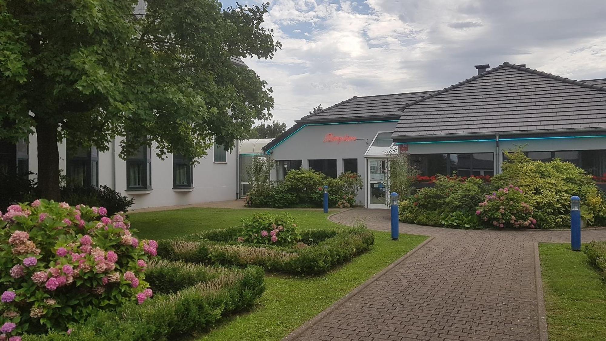 Hotel Restaurant La Tour Romaine - Haguenau - Strasbourg Nord Schweighouse-sur-Moder Exterior foto